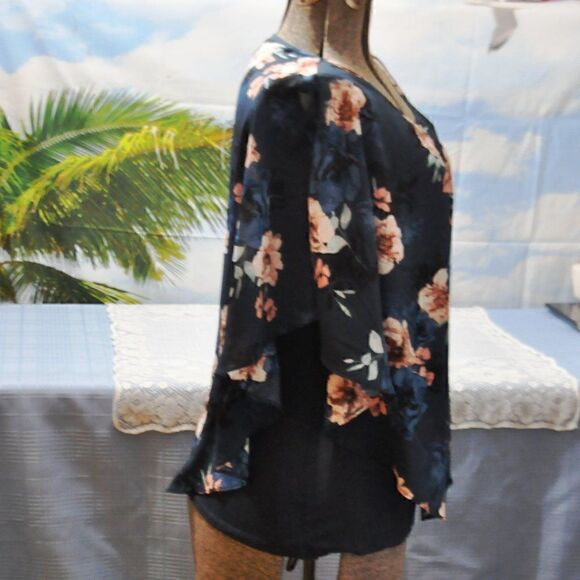 2/$10 Elle Tank with Handkerchief Floral Top Overlay Medium BUNDLE ONLY - Picture 3 of 4